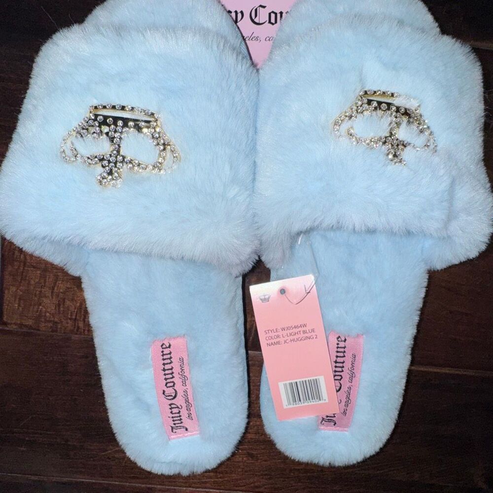 NWT Juicy Couture faux fur slippers with a crystal-embellished logo light blue s